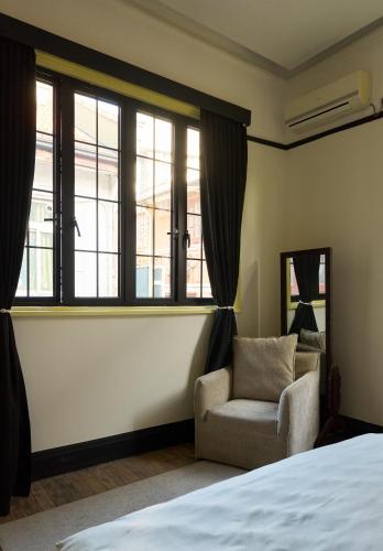 Cozy and classic 2 bedrooms close West Nanjing Road - image 2