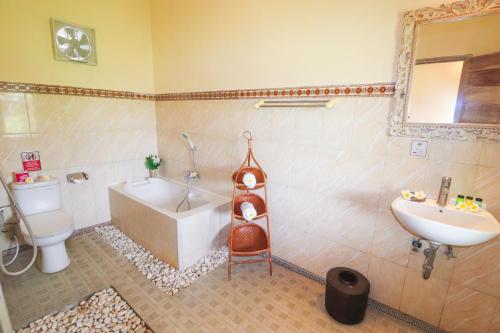 room detail thumbnail 2