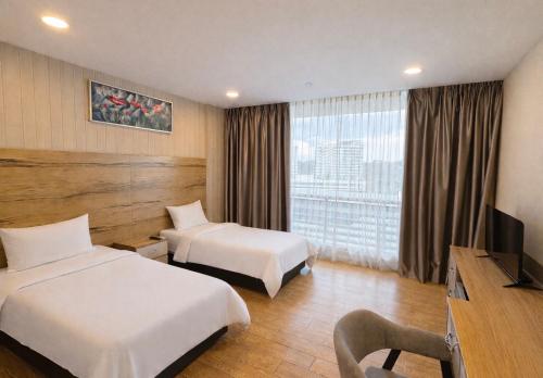 room detail thumbnail 1
