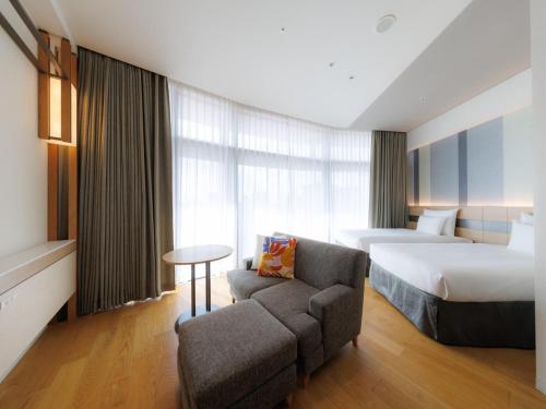 2 twin beds, 1 sofa bed