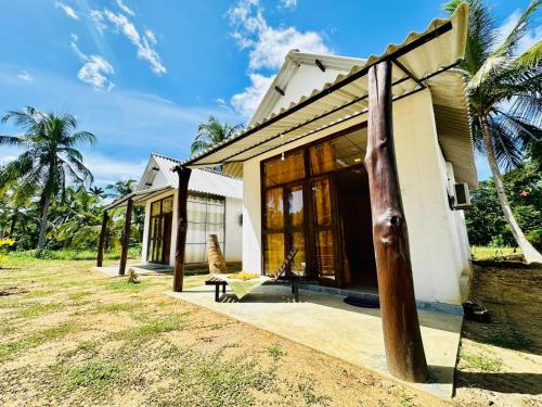 Pemandangan luar, Italiyano Safari Cottage in Udawalawe