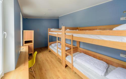 1 bunk bed