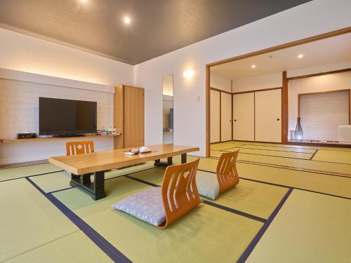 room detail thumbnail 1