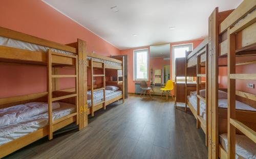 1 bunk bed