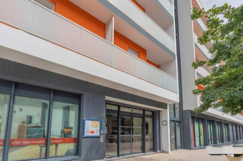 ทัศนียภาพภายนอกโรงแรม, Zenitude Quality Aparthotel Villefontaine in วีลฟองแตน