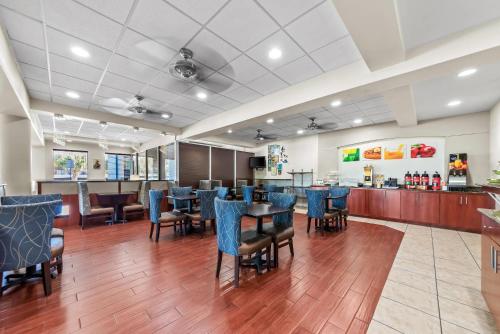 餐飲選擇, Quality Inn Weeki Wachee - Spring Hill in 春日山