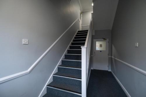 Modern 1 Bedroom Apt. in Streatham with Parking - image 13