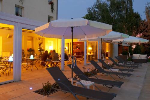 ห้องอาหาร, โรงแรมเล ฌาร์แด็ง ดาดัลริค (Hotel Les Jardins d'Adalric) in อูบาเน