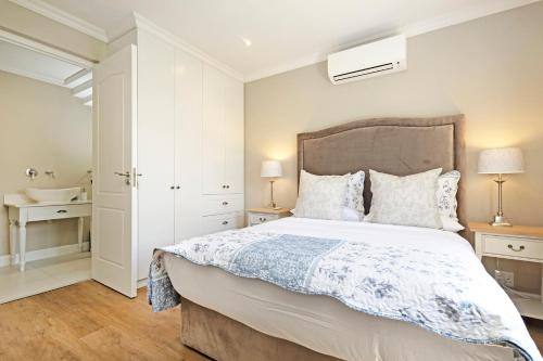1 king bed, 2 double beds