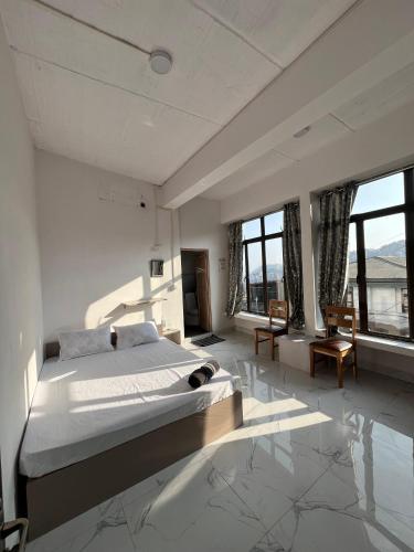 AIZAWL VIEW HOTEL  in Aizawl