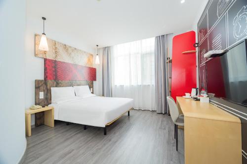 Ibis Shanghai Xujiahui Hotel in Shanghai
