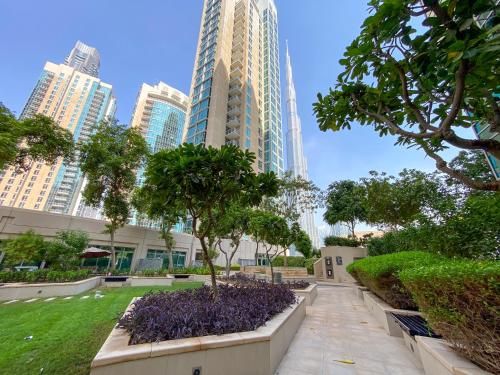 Allsopp & Allsopp - Burj Khalifa View 2-Bedroom Apartment in The Residence 5 Downtown - image 11