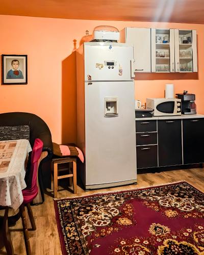RadHouse Wellness Villa - Hot Tub & Fast WiFi in Dumbravita (Brasov)