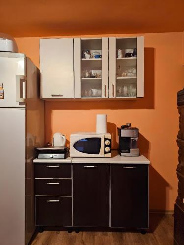 RadHouse Wellness Villa - Hot Tub & Fast WiFi in Dumbravita (Brasov)