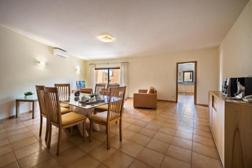 One-Bedroom Apartment image 2