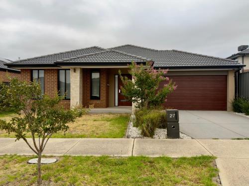 Connecting Palms - Kalkallo - Luxury 4 x Bedroom Holiday Home! in Mickleham