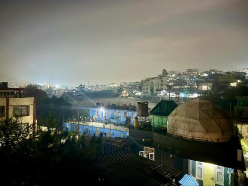 Yepplo Holiday Home - Nongmynsong - Shillong - 24hrs Caretaker - Breakfast - Power Backup & Parking - Cherrapunji
