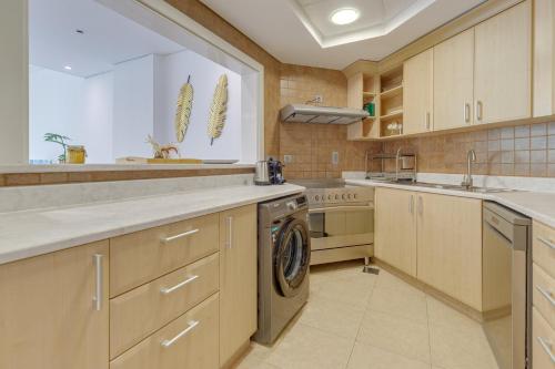 Allsopp & Allsopp - 1-Bedroom Apartment in Al Sarrood Palm Jumeirah - image 8