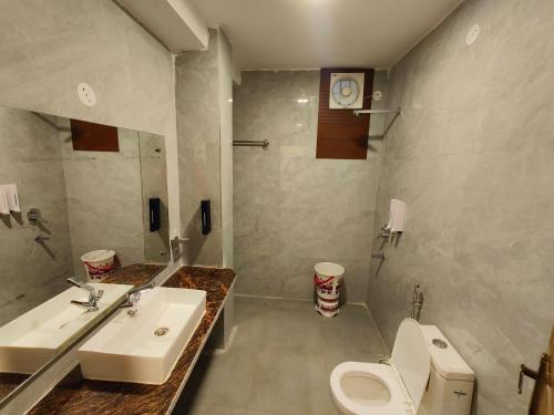 room detail thumbnail 2