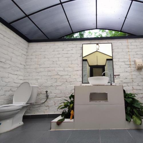 Bathroom, DBambooKamp Desa Wisata Ekang in North Bintan
