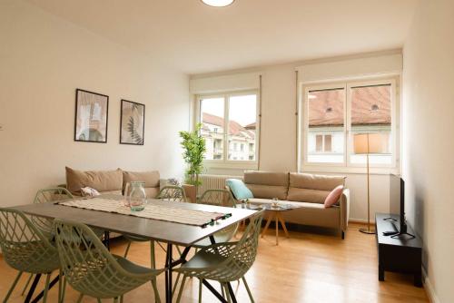 Spacious Zurich flat with game room & pool table in Zürich, Schweiz