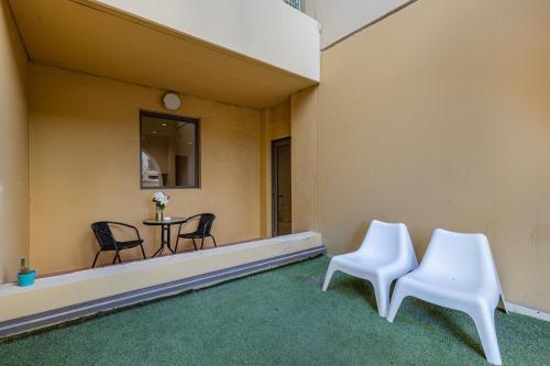Allsopp & Allsopp - 2-Bedroom Apartment in Bahar 1 JBR - image 4
