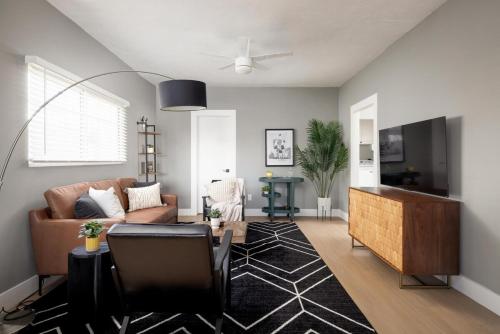 The Urban Den by Coastline Vacation Rentals – khách sạn tại Trung Tam Thanh Pho