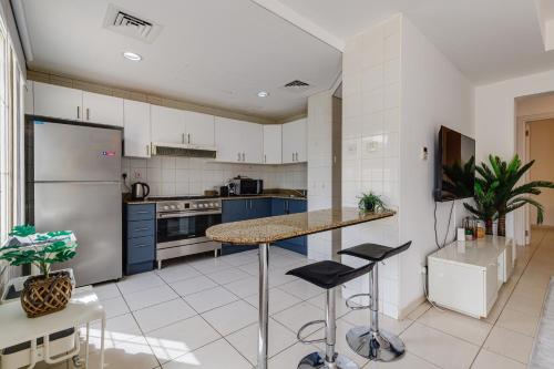 Allsopp & Allsopp - 2-Bedroom with Maids Room Villa in The Springs 8 - image 4