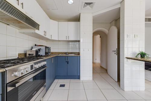 Allsopp & Allsopp - 2-Bedroom with Maids Room Villa in The Springs 8 - image 13