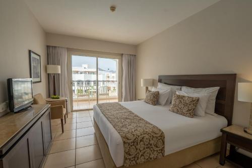 JAZ Neo Sharks Bay Room Type - Superior Queen or Twin Bed Pool View