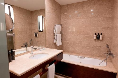 room detail thumbnail 2