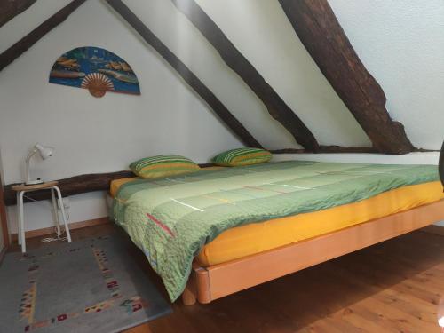 1 queen bed, 2 twin beds