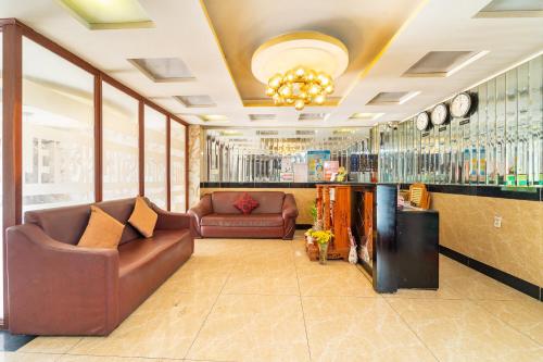 Hall, Collection O Long Phung Hotel in Distretto 6