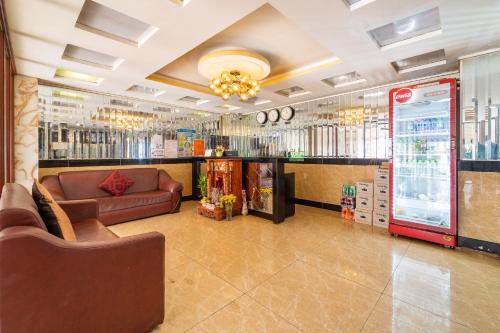Hall, Collection O Long Phung Hotel in Distretto 6