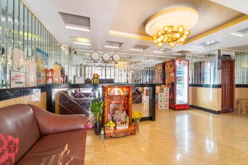 Hall, Collection O Long Phung Hotel in Distretto 6