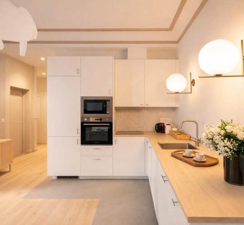 Champs Elysees - Deluxe apartment with lift for 4 - image 8