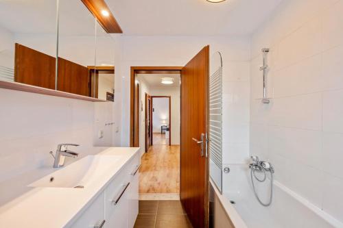 Bathroom, KS01 Monteurwohnung mit Ausblick! in Alsbach
