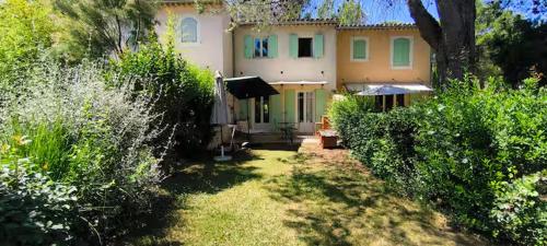 Maison l 2 ch l Piscine l Jardin l Golf