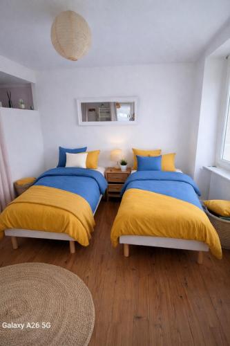 6 twin beds