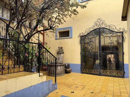 Exterior view, De Compania Hostal - Bed, Breakfast & More in Casco Viejo Central