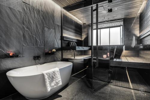 The Lakeview by Hilla Villas in 阿卡斯洛姆波羅