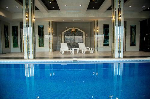 Swimming pool, Turon Resort in Yusufkhona