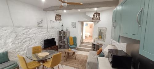 Cosy flat in the heart of Valbonne Village, Valbonne