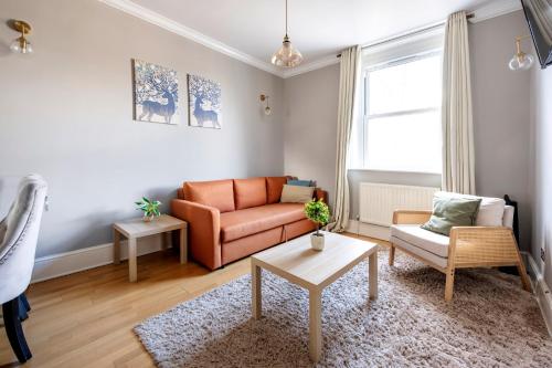 Large 1 Bedroom in Center of London 3, London