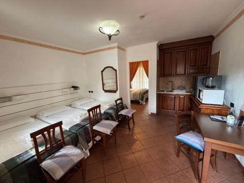 room detail thumbnail 0