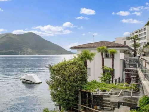 Residenza Delphin by Fewotessin in Brissago, Schweiz