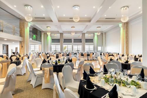 Banquet hall, Hotel et Pavillons Le Petit Manoir du Casino in La Malbaie (QC)