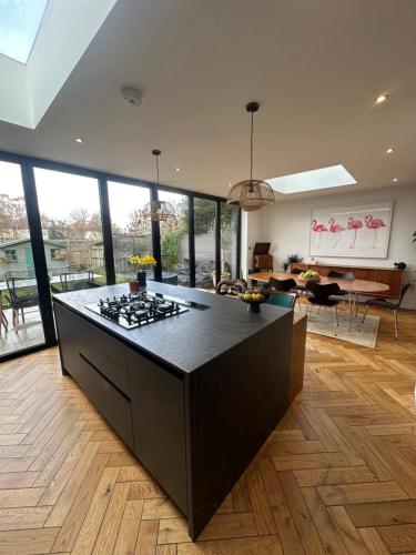 Charming Family Home near Richmond Park gîte à louer Mortlake Railway Station