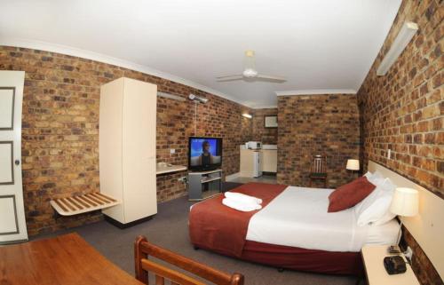 Annalee Motel Beaudesert Set in a prime location of Beaudesert, Annalee Motel Beaudesert puts everything the city has to offer just outside your doorstep. The hotel offers a wide range of amenities and perks to ensure you hav