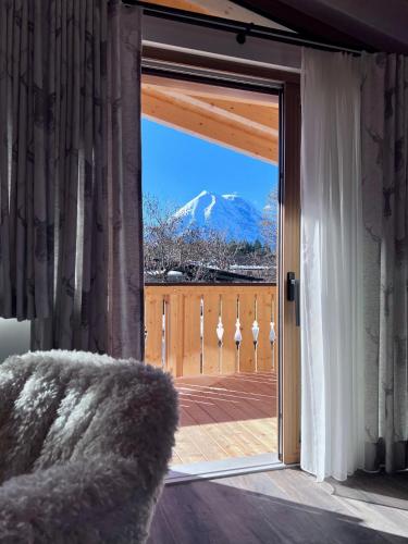 Chalet Hirschegg - modernes Dorfchalet mit Panorama in Leutasch, Österreich